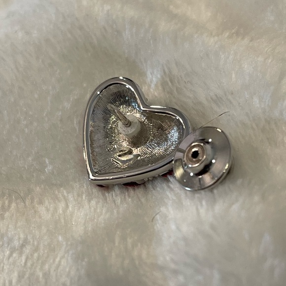 Swarovski Crystal Patriotic Heart Shaped American Flag Pin ๐บ๐ธ - Picture 9 of 11